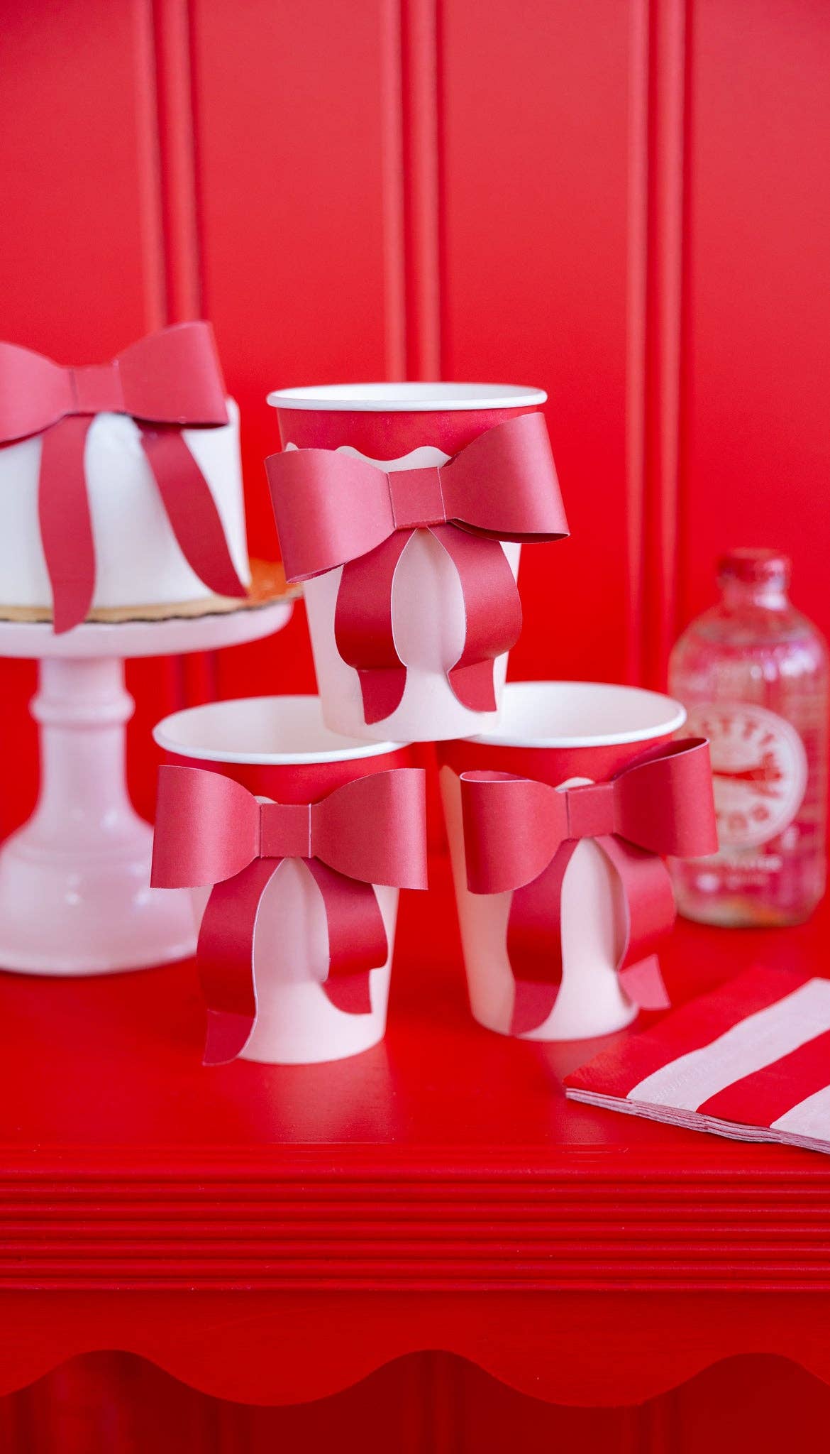 Red and Pink Bow Paper Cups