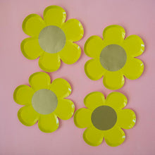 Load image into Gallery viewer, Daisy Side Plate Yellow
